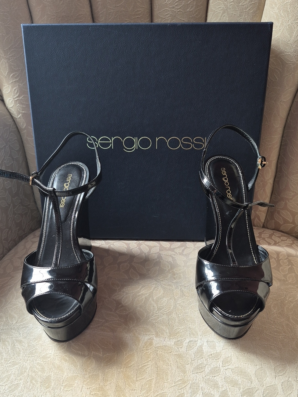 Sergio Rossi Black Patent Leather T-Strap Platform Sandals Heeled Sz 7.5 W/ BOX